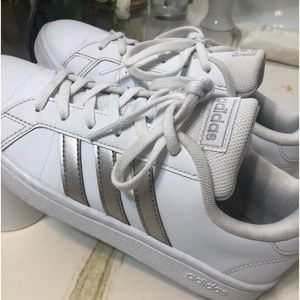 Adidas Originals Superstar White Leather Gold Athletic Sneakers Womens Size 6.